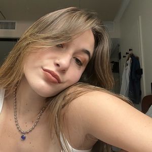 Meet your Posher, Alicia